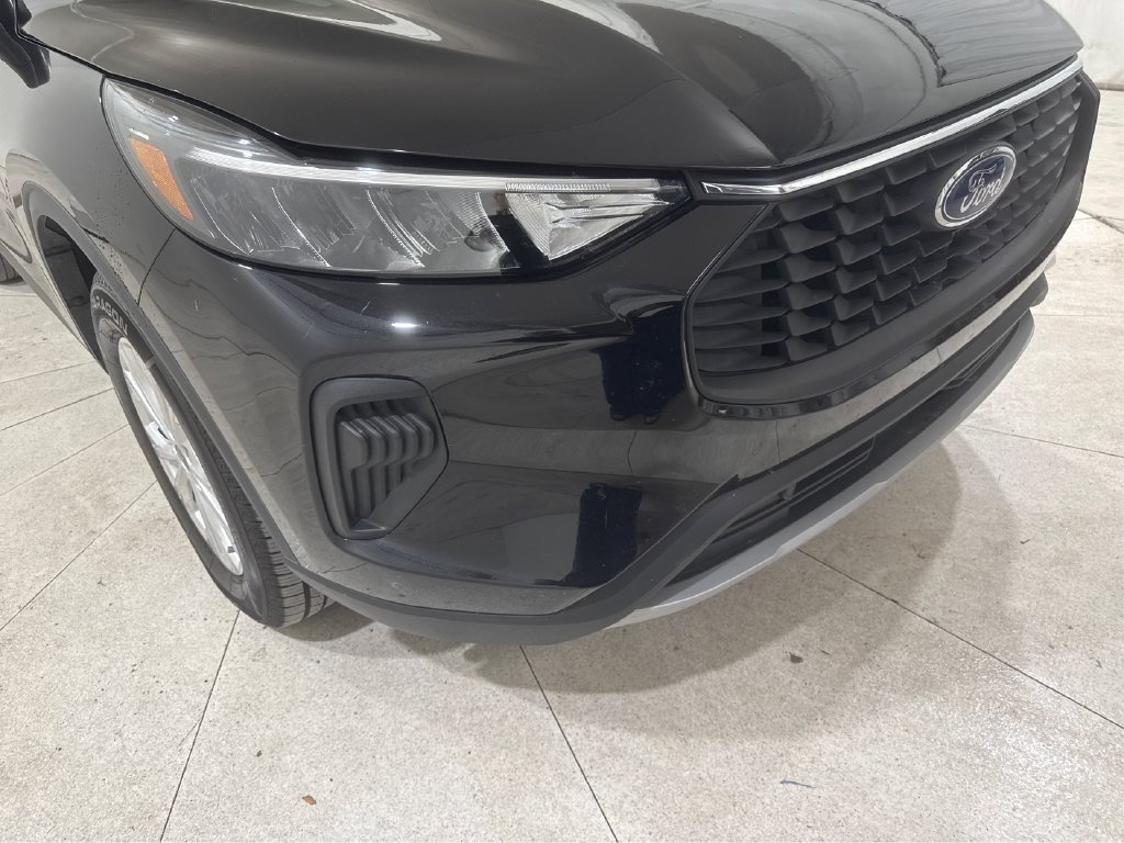 Used 2025 Ford Escape Active AWD/4WD image 17