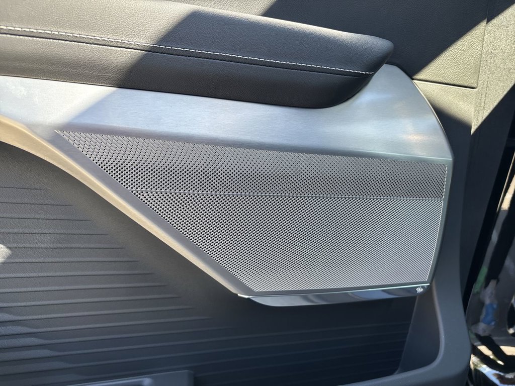 New 2027 Cadillac Vistiq Sport w/ LPO, Floor Liner Package AWD/4WD image 27