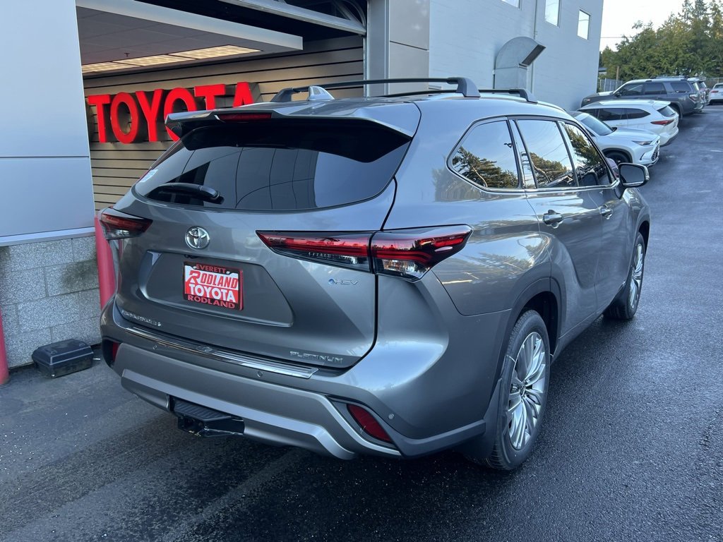 New 2025 Toyota Highlander Platinum image 5