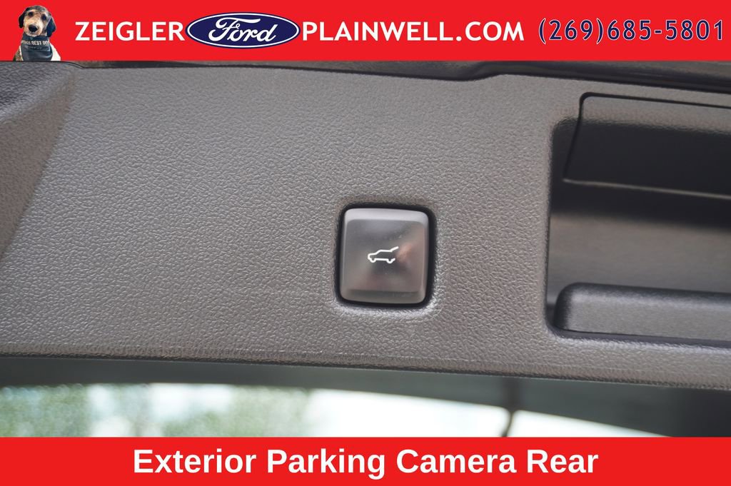 Used 2022 Ford Escape SEL w/ Equipment Group 302A AWD/4WD image 11