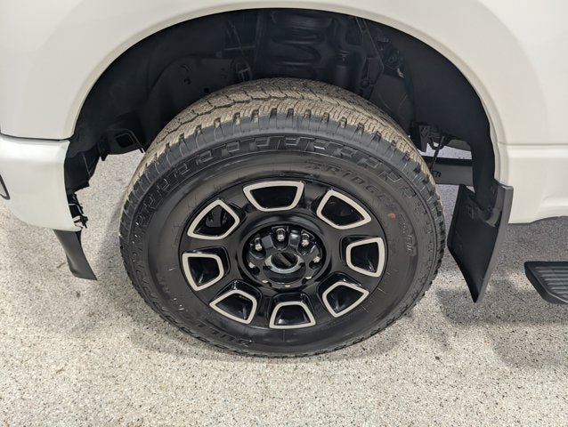 Used 2023 Ford F350 Platinum w/ FX4 Off-Road Package AWD/4WD image 12