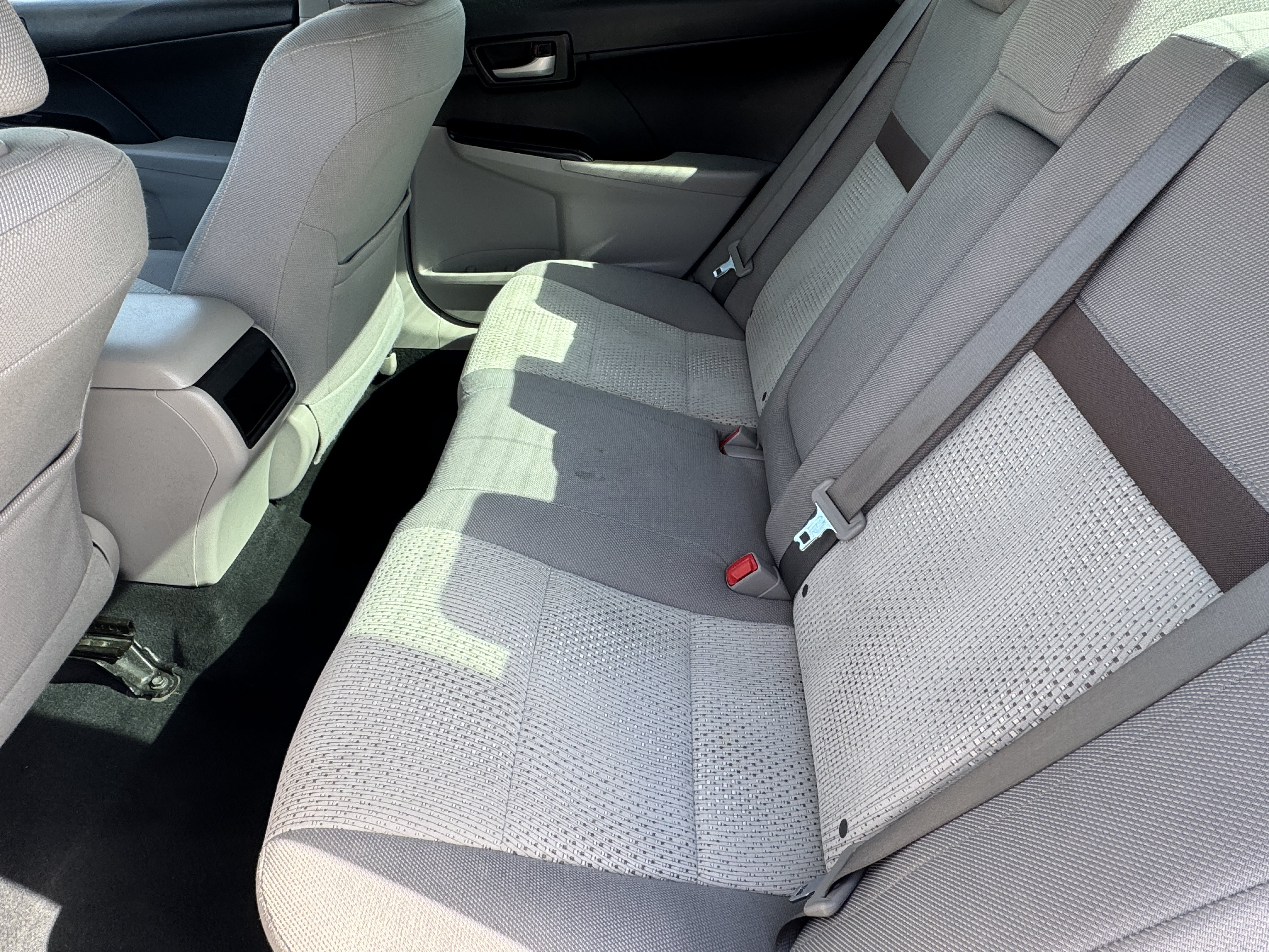Used 2014 Toyota Camry LE FWD image 31