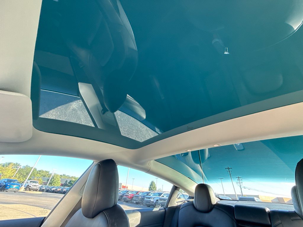 Used 2022 Tesla Model 3 Long Range AWD/4WD image 8