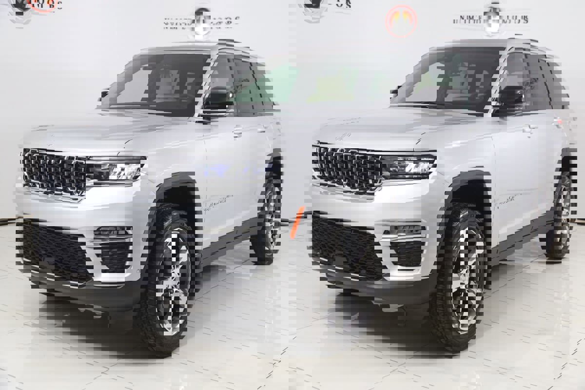 Used 2024 Jeep Grand Cherokee Limited w/ Luxury Tech Group II image 5