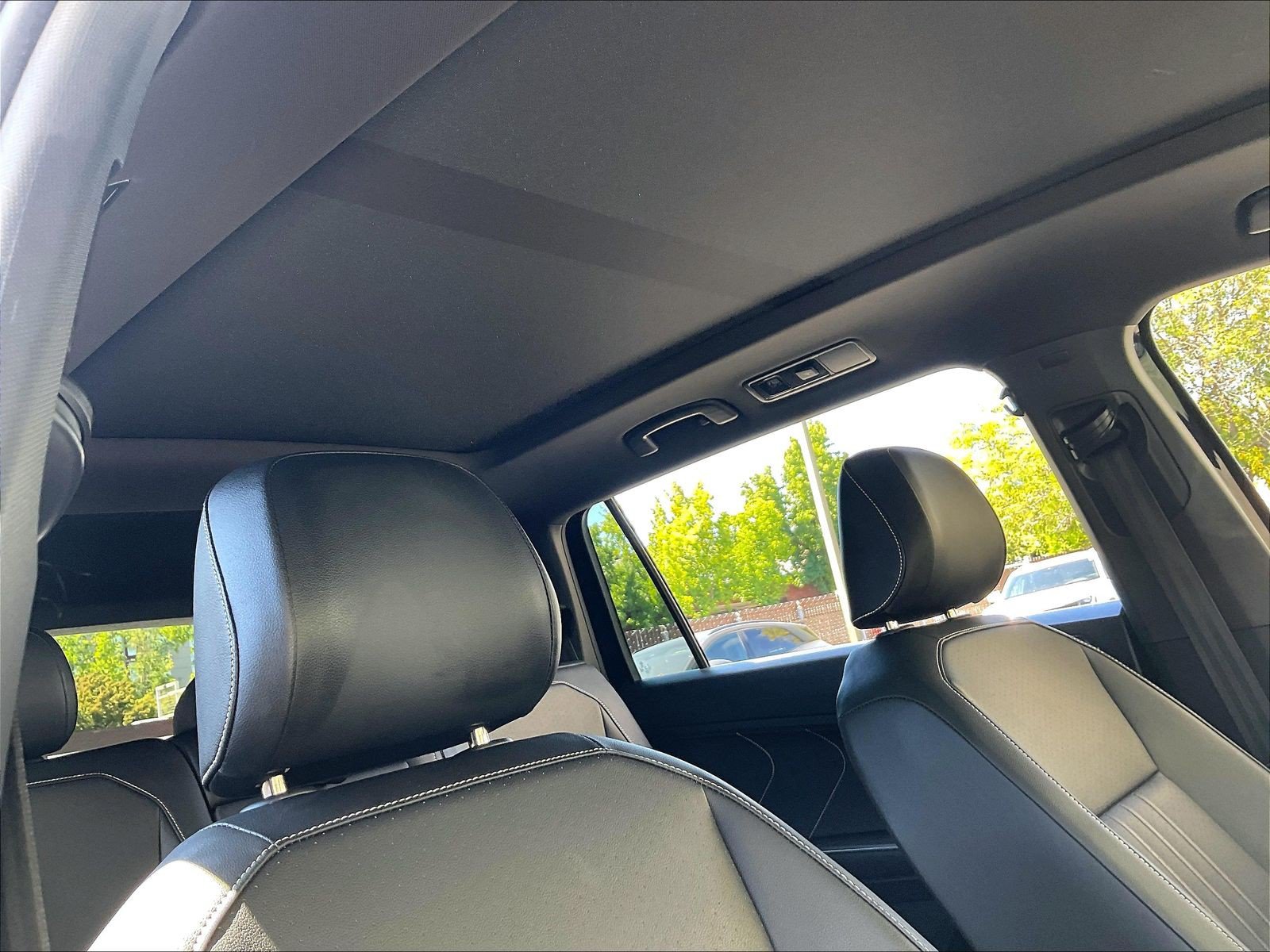 Certified 2023 Volkswagen Tiguan SE R-Line FWD image 29