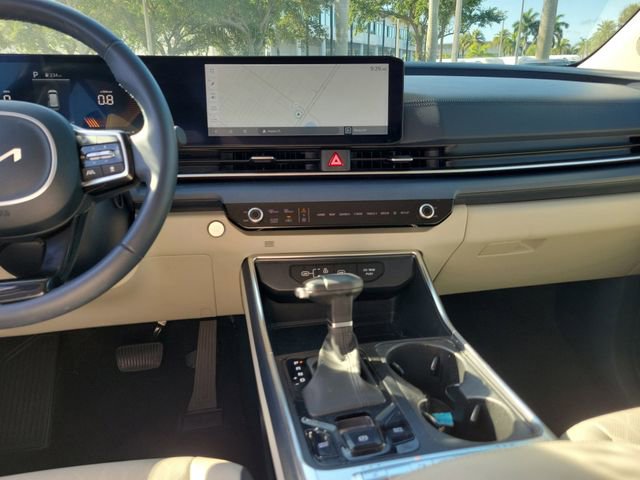 Certified 2025 Kia Carnival EX FWD image 14