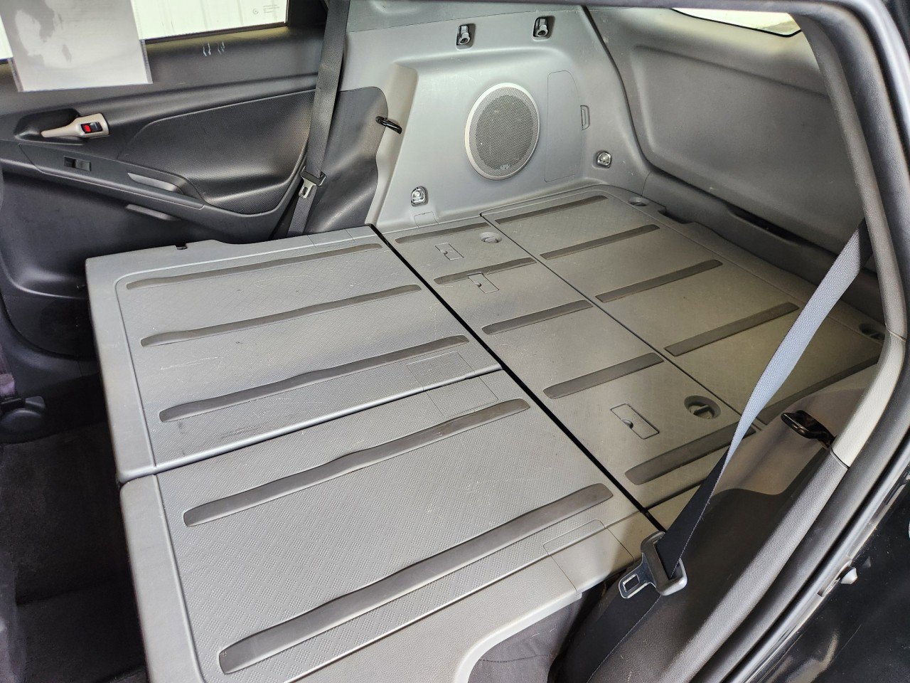 Used 2010 Pontiac Vibe w/ Sun And Sound Package image 13