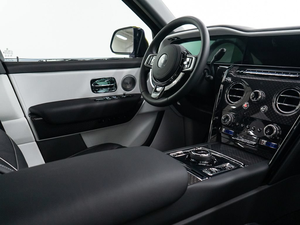 Certified 2026 Rolls-Royce Cullinan Black Badge AWD/4WD image 33