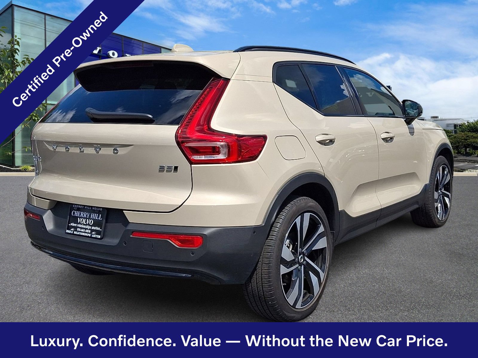 Certified 2025 Volvo XC40 B5 Ultra AWD/4WD image 7