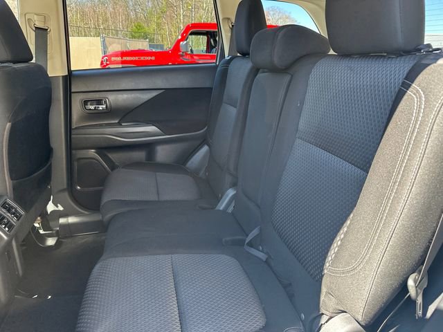 Used 2019 Mitsubishi Outlander ES AWD/4WD image 18