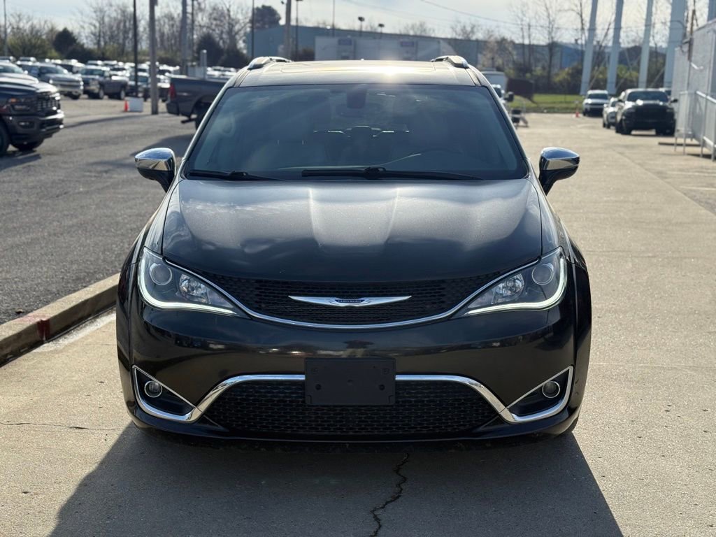 Used 2020 Chrysler Pacifica Limited image 3