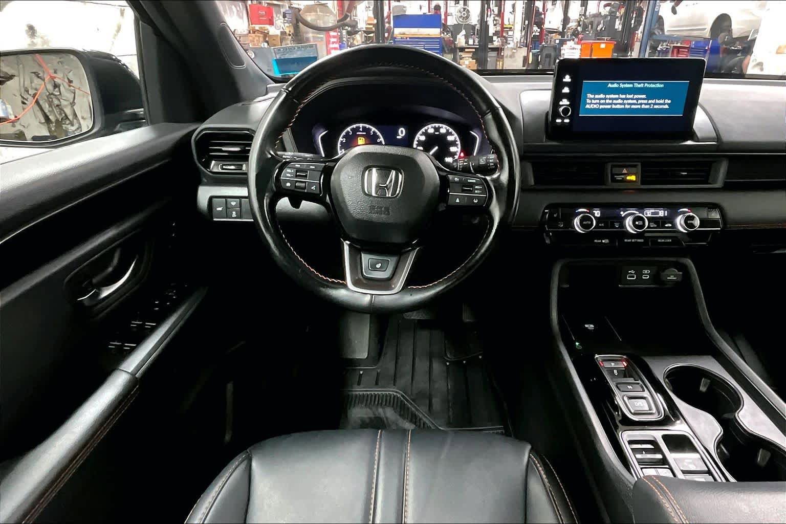 Used 2025 Honda Pilot TrailSport image 6