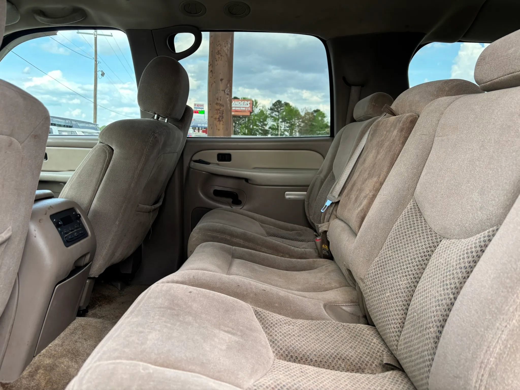 Used 2003 Chevrolet Suburban 2500 LS w/ LS Preferred Equipment Group image 12