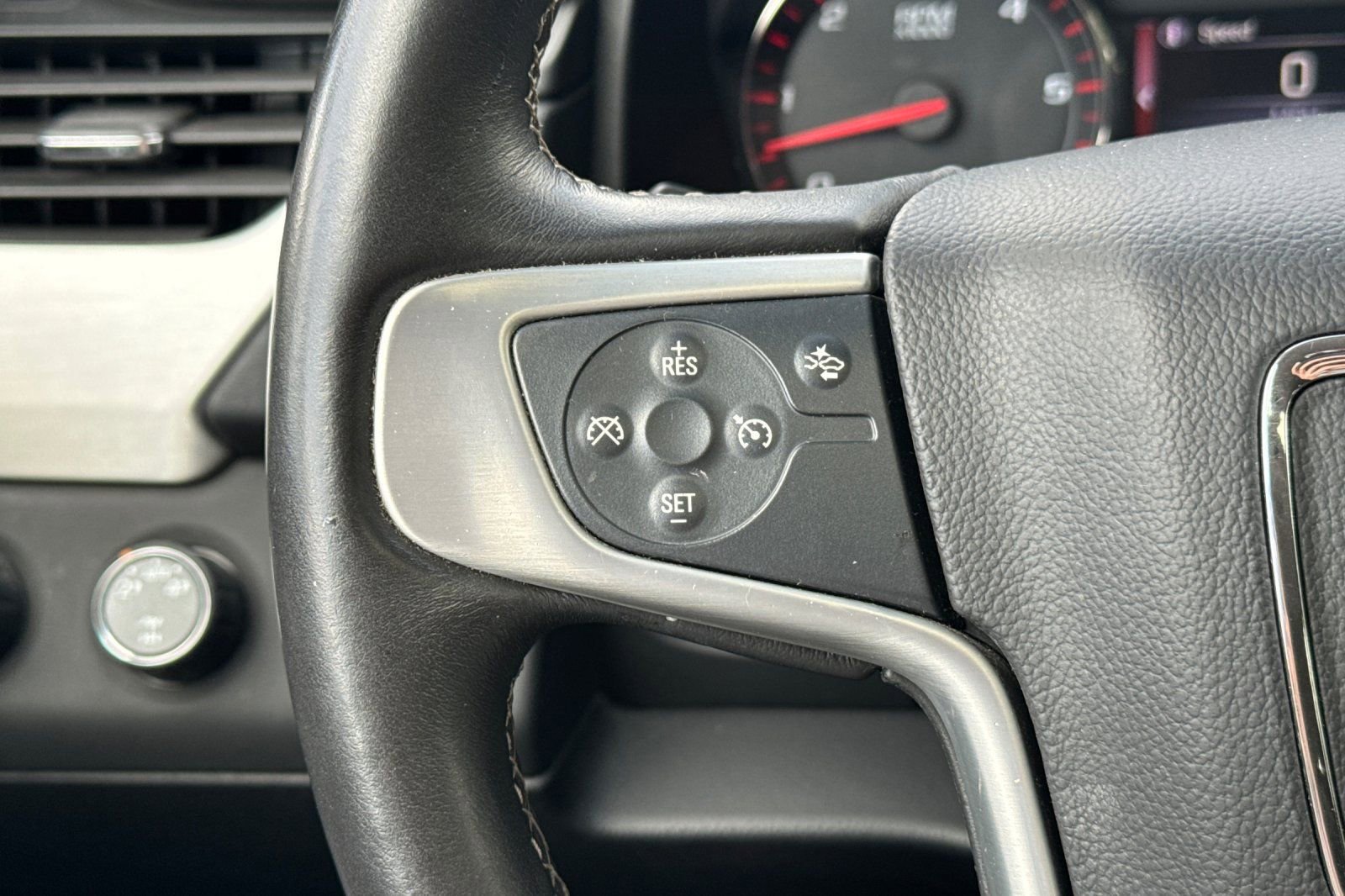 Used 2015 GMC Yukon SLE w/ Convenience Package AWD/4WD image 37