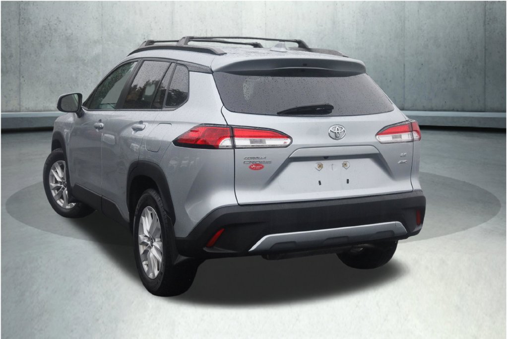 Used 2023 Toyota Corolla Cross LE w/ Moonroof Package AWD/4WD image 18
