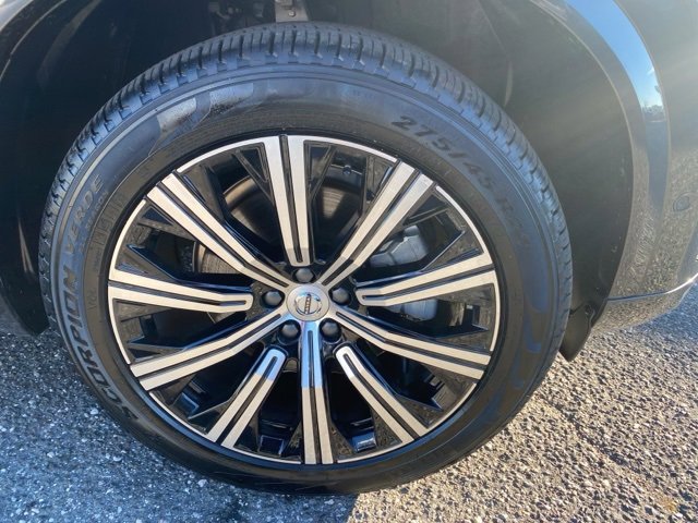 Used 2025 Volvo XC90 B5 Plus image 11