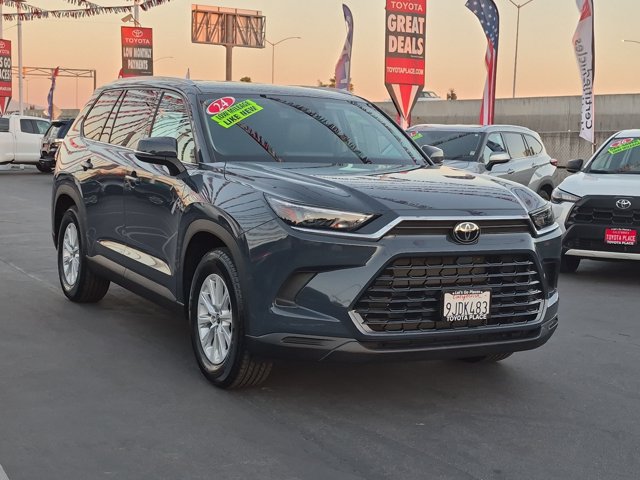 Used 2024 Toyota Grand Highlander AWD image 3