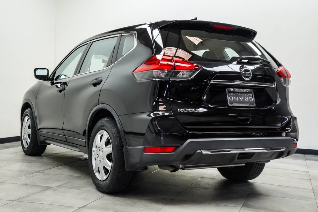 Used 2017 Nissan Rogue S FWD image 11