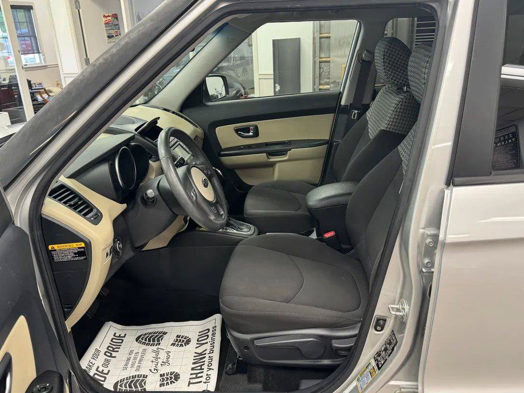 Used 2012 Kia Soul ! FWD image 16
