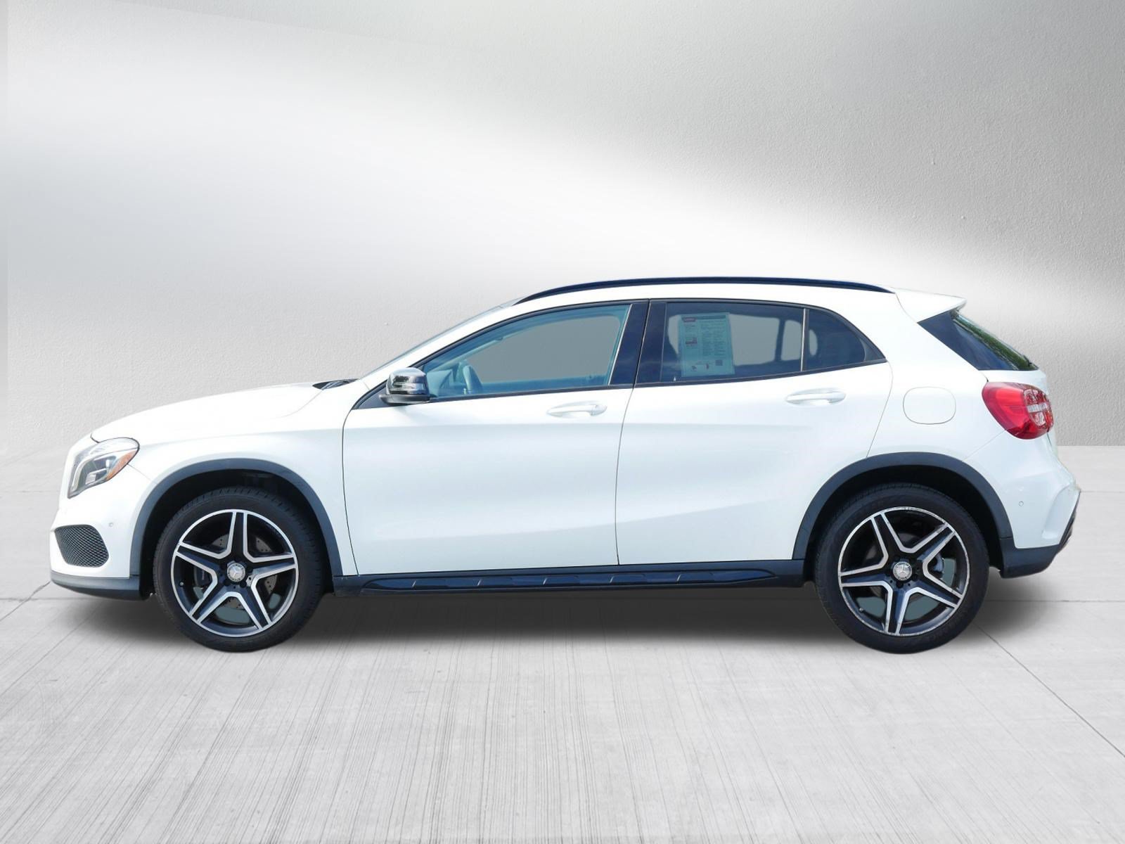 Used 2017 Mercedes-Benz GLA 250 4MATIC image 4