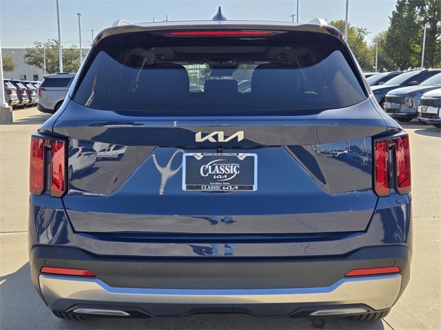 Certified 2025 Kia Sorento S w/ Panoramic Sunroof Package image 4