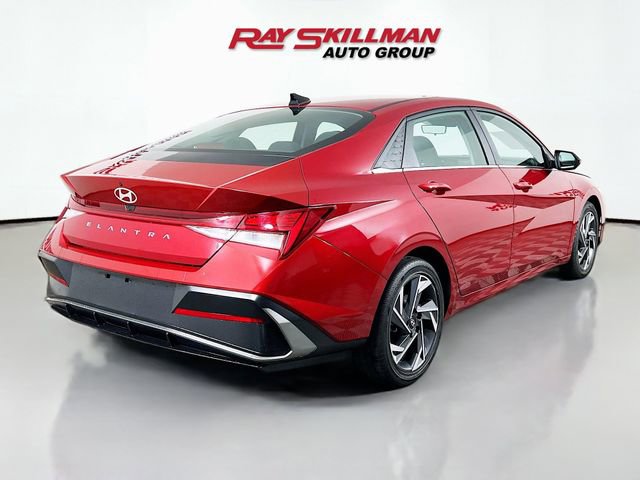 Used 2025 Hyundai Elantra SEL FWD image 7