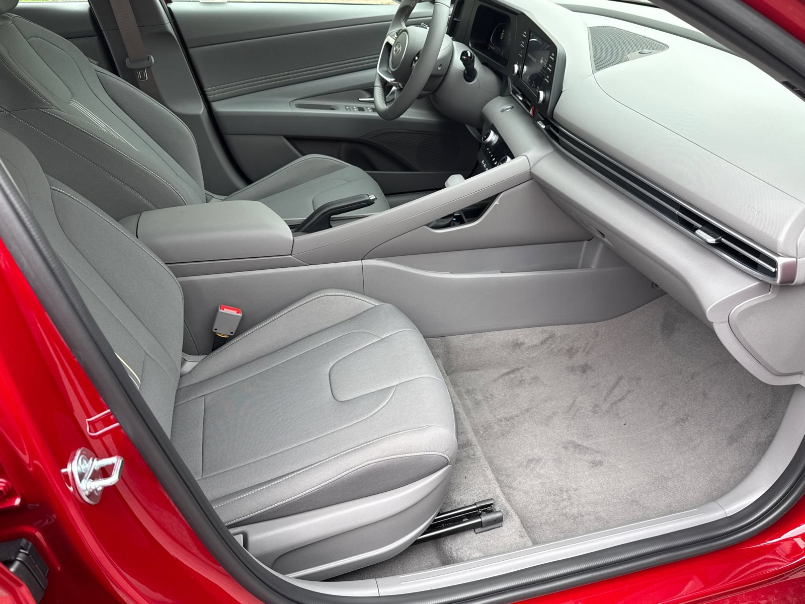 Used 2025 Hyundai Elantra Sport FWD image 13