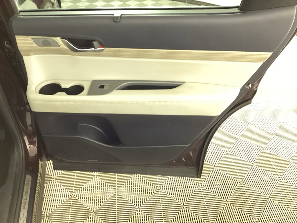 Used 2021 Hyundai Palisade Limited image 13