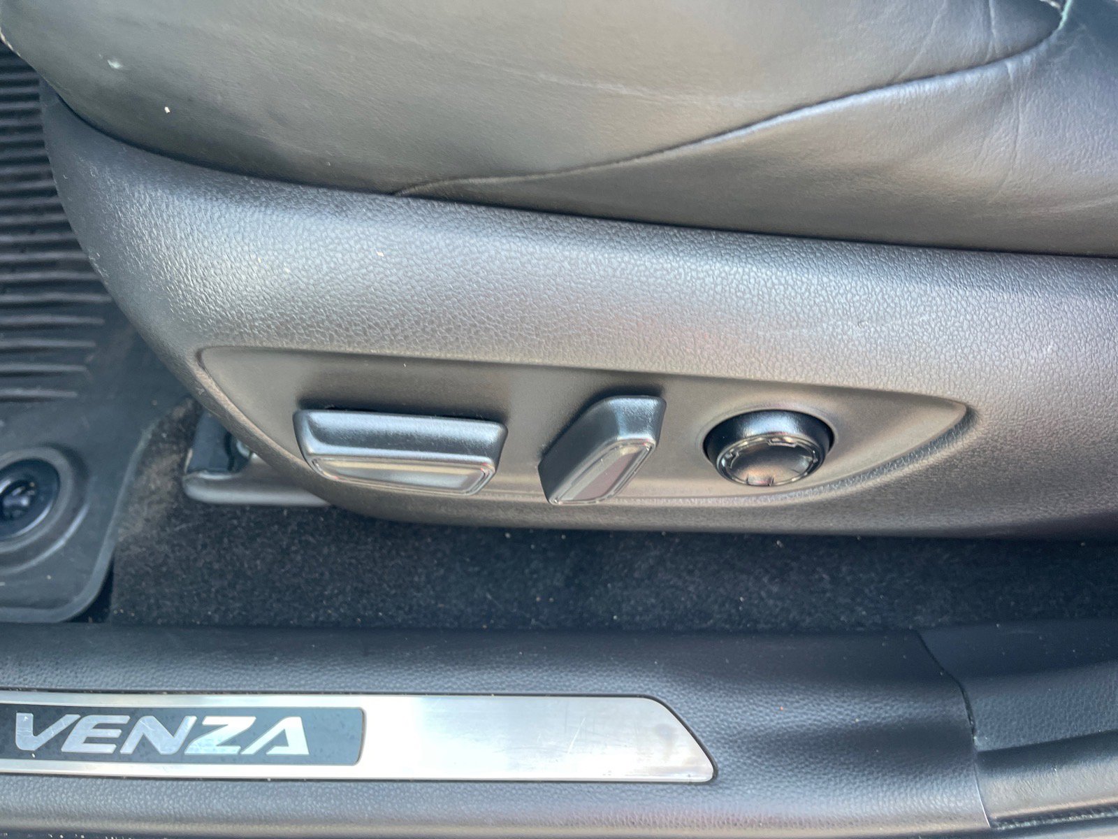 Used 2021 Toyota Venza XLE w/ Softex Package image 9