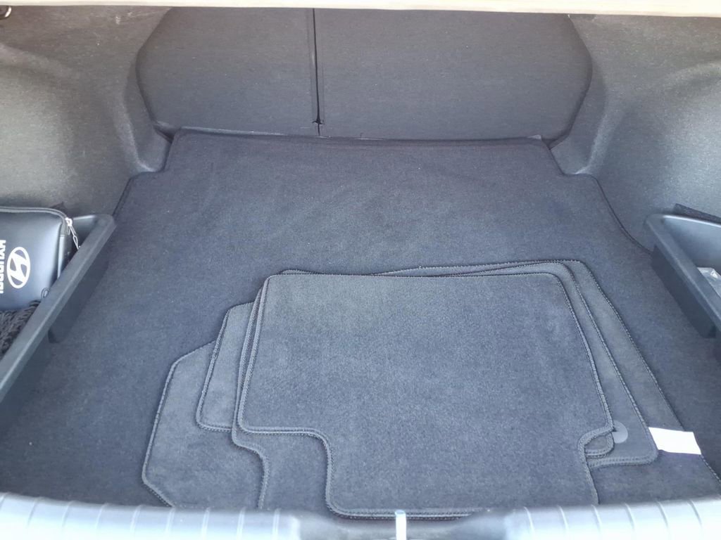 Used 2024 Hyundai Elantra SEL w/ Convenience Package image 8