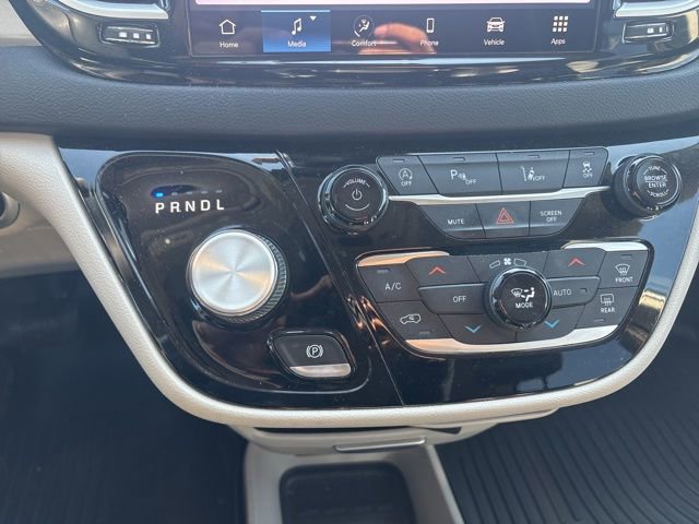 Used 2022 Chrysler Pacifica Touring-L image 16