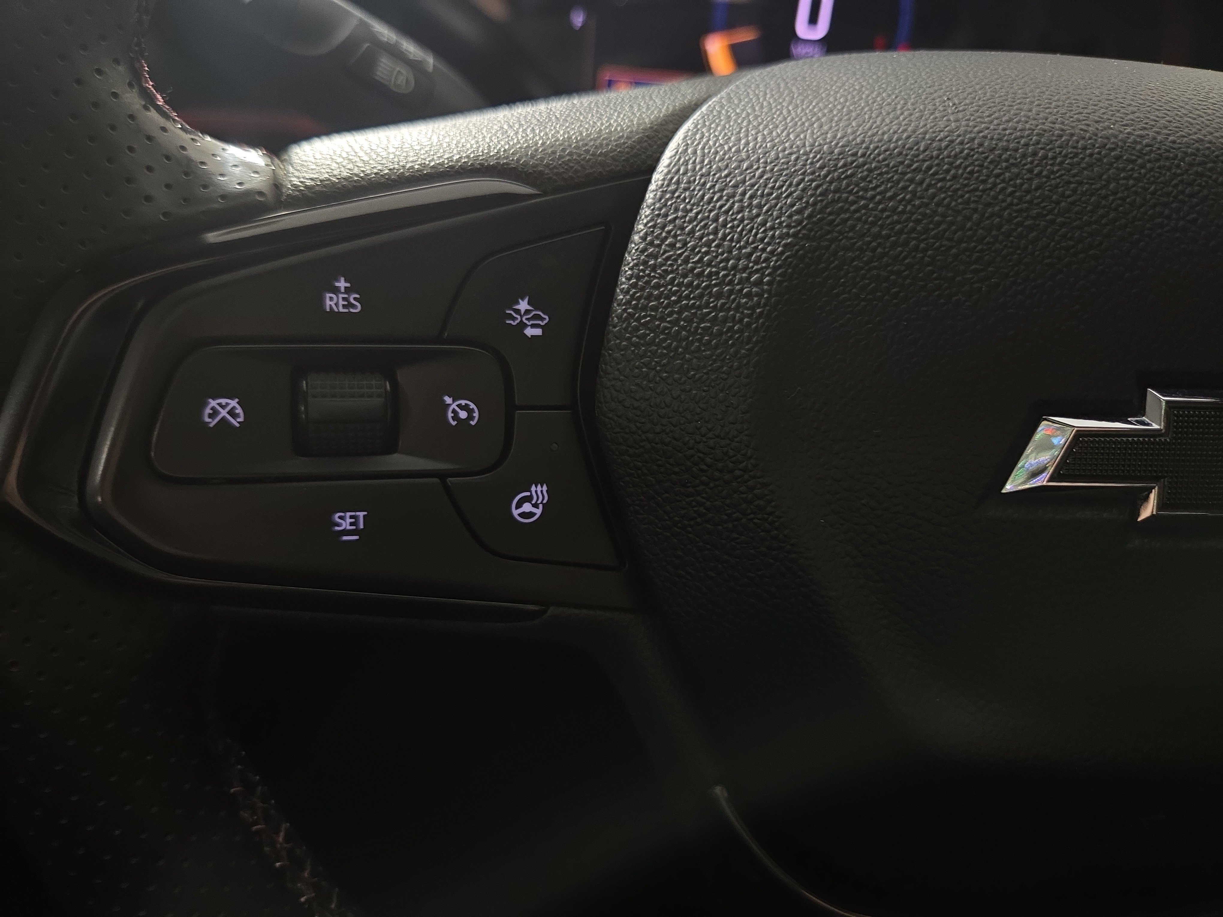 Used 2025 Chevrolet Trax RS w/ Sunroof Package FWD image 16