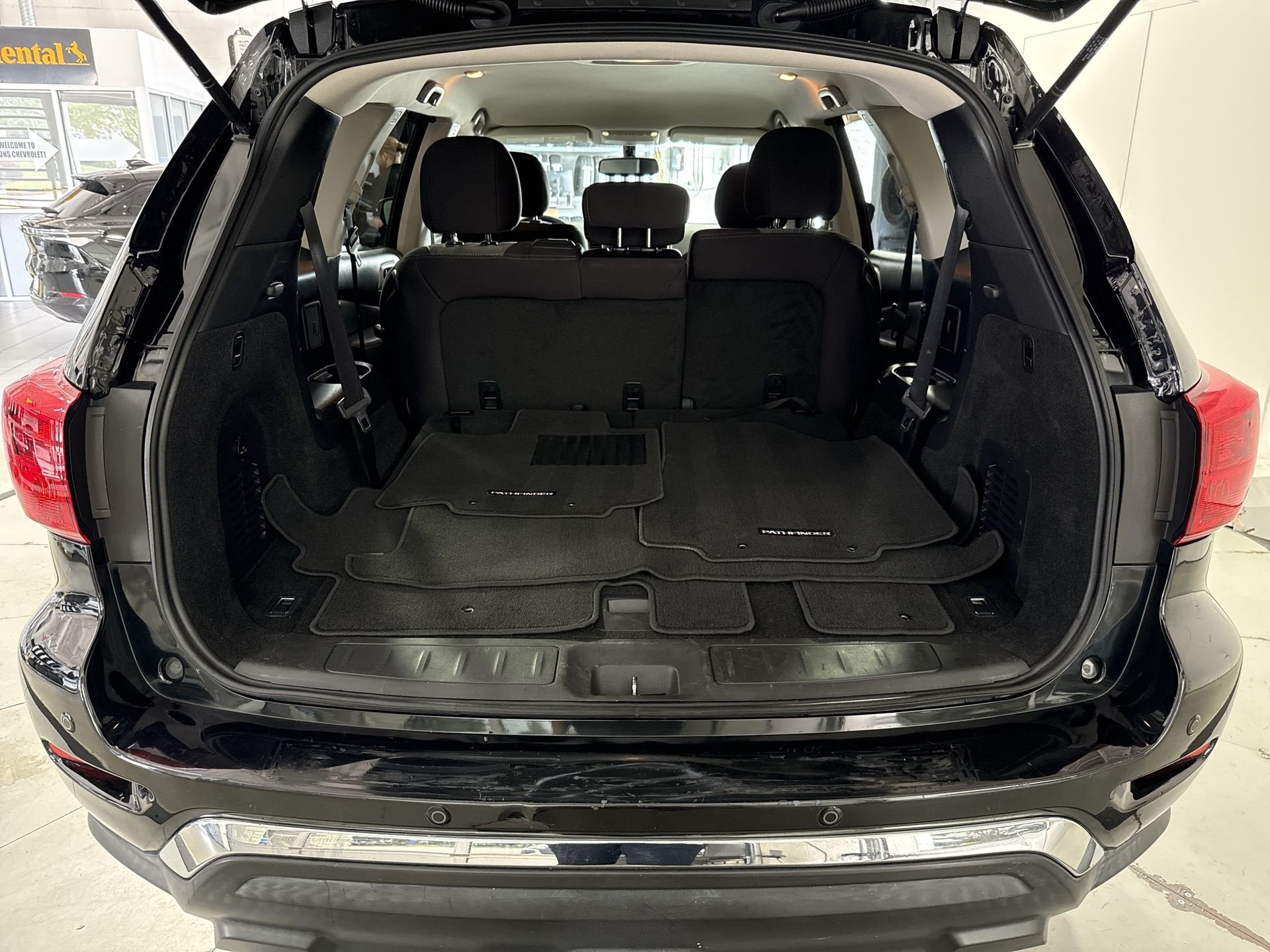 Used 2019 Nissan Pathfinder SV AWD/4WD image 27