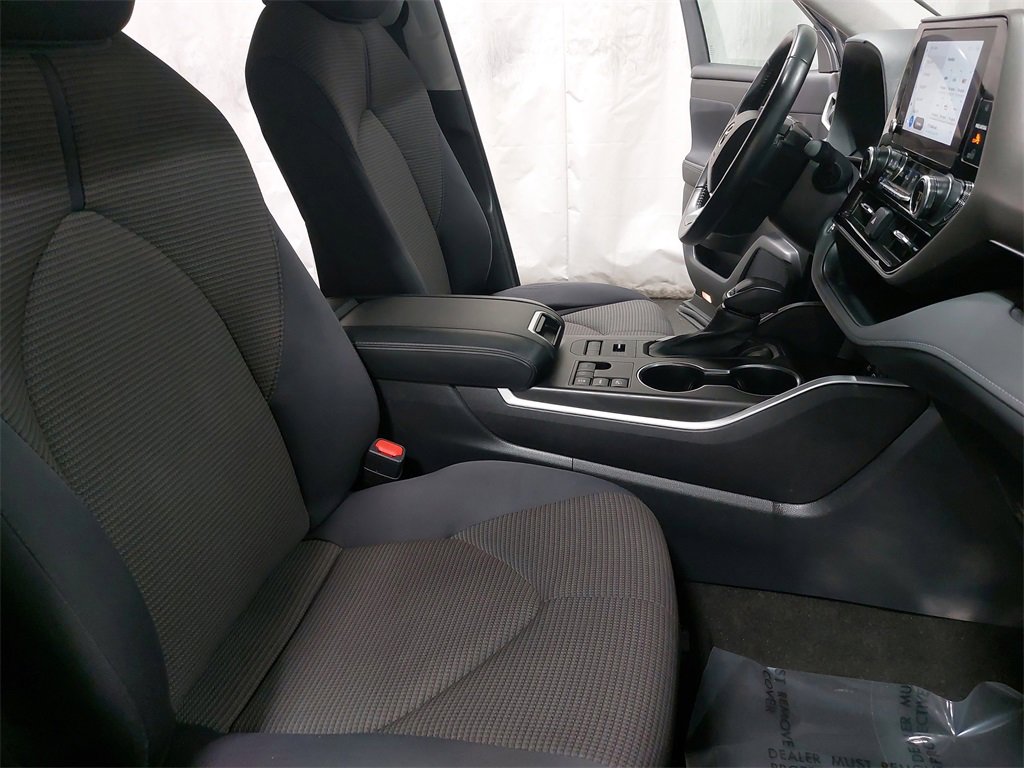 Used 2023 Toyota Highlander LE image 10