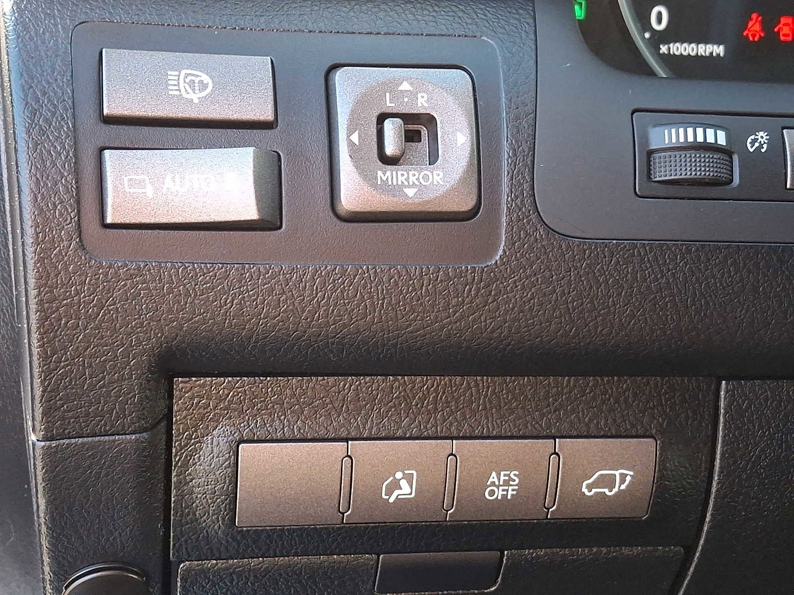 Used 2011 Lexus LX 570 4WD image 26