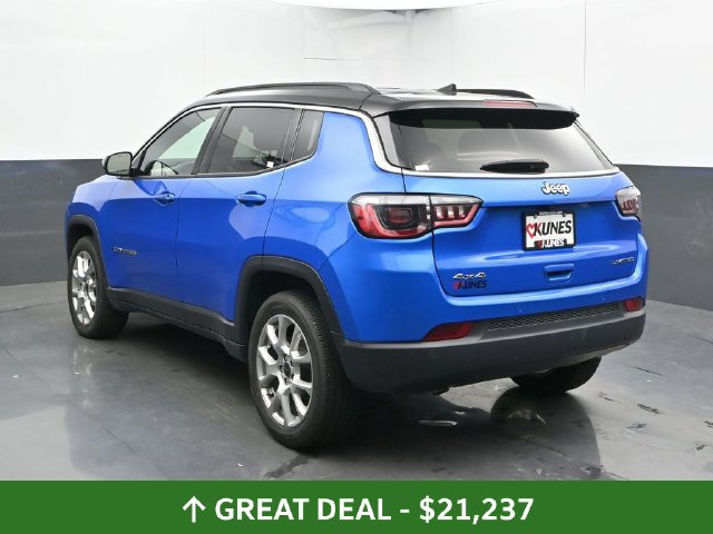 Used 2025 Jeep Compass Limited AWD/4WD image 12