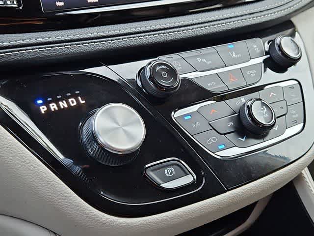 Used 2024 Chrysler Pacifica Limited FWD image 27