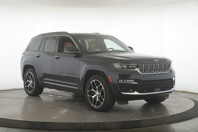 Used 2024 Jeep Grand Cherokee Summit image 2