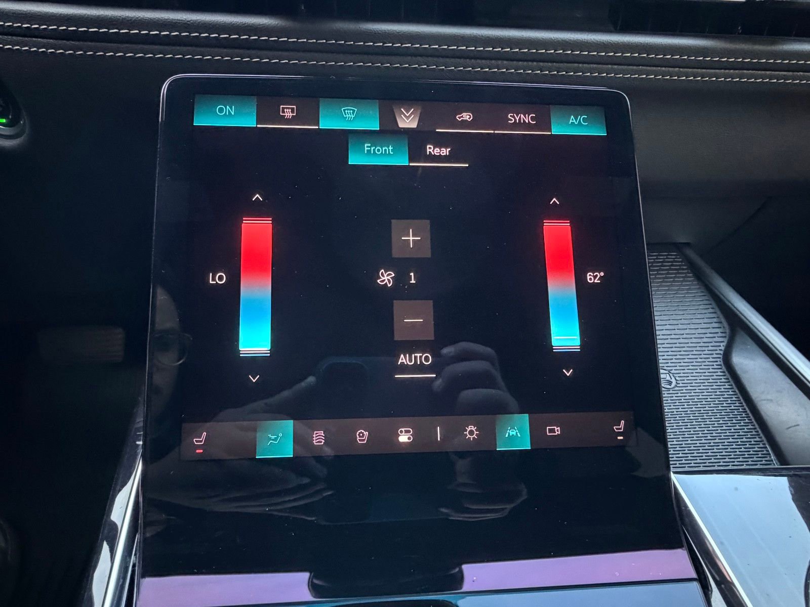 Used 2025 Cadillac Escalade ESV Sport w/ Touring Package image 21