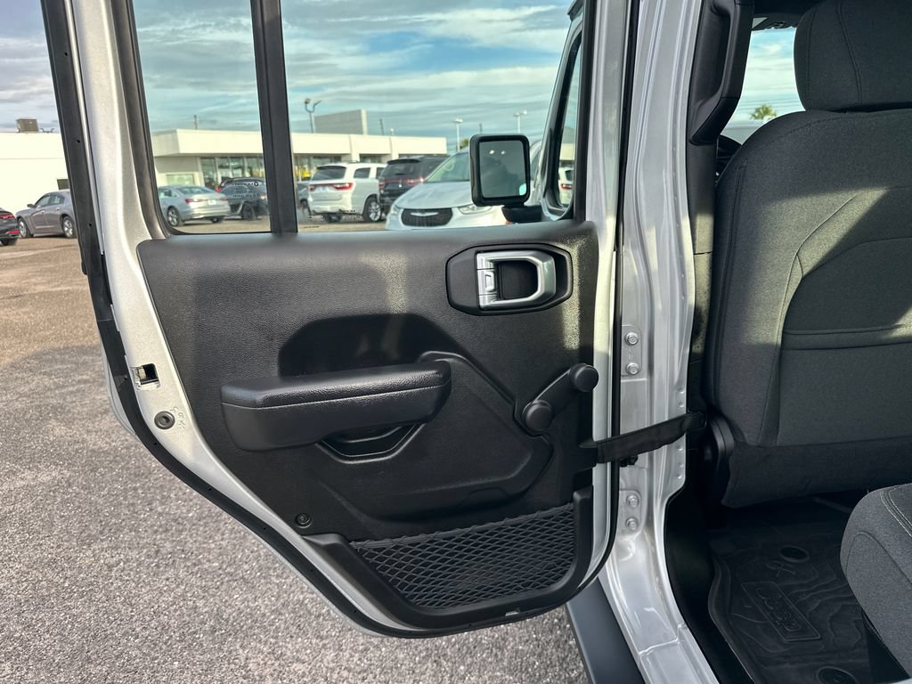 Used 2024 Jeep Gladiator Sport AWD/4WD image 13