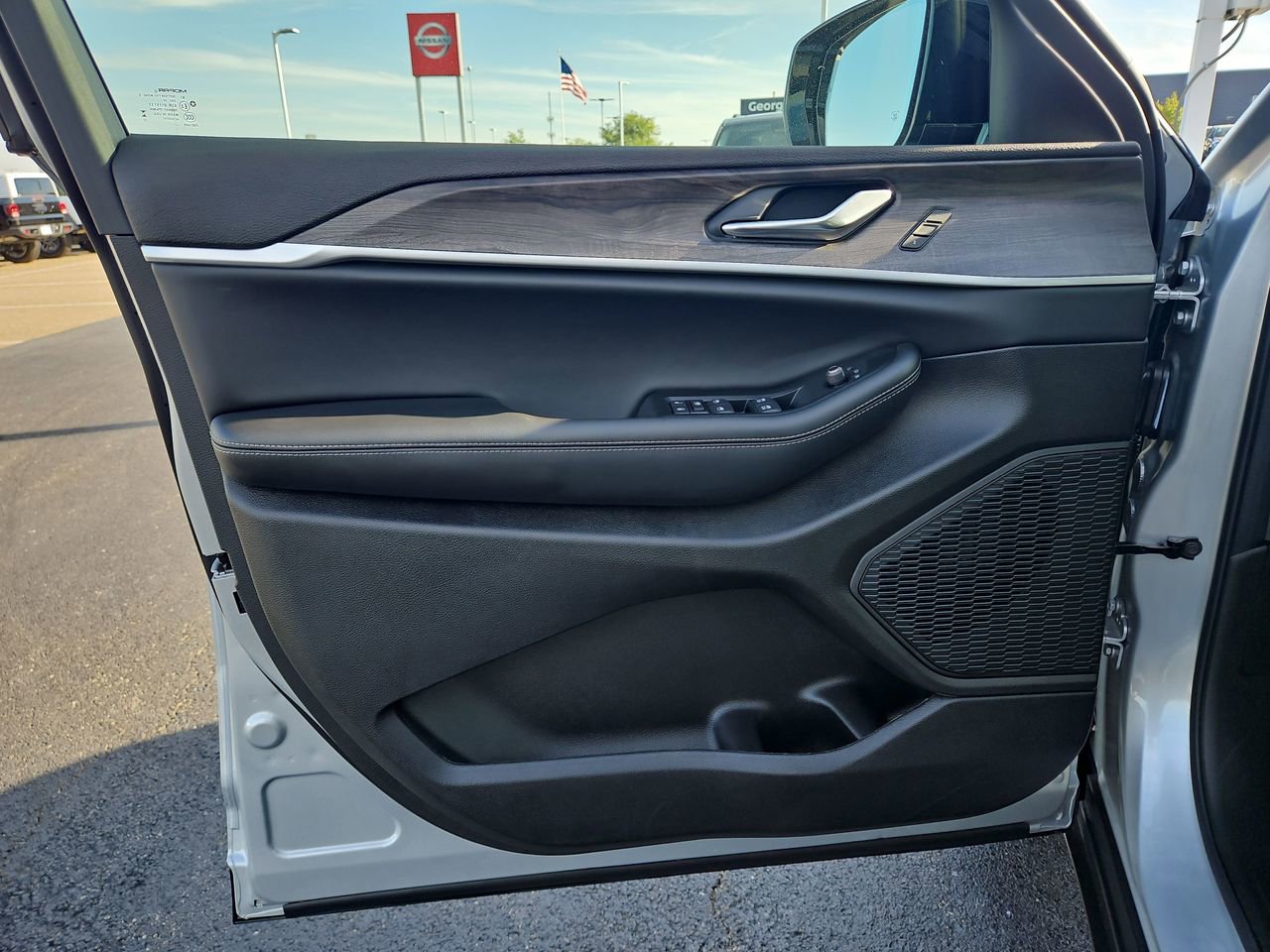 New 2025 Jeep Grand Cherokee Limited w/ Luxury Tech Group II image 19