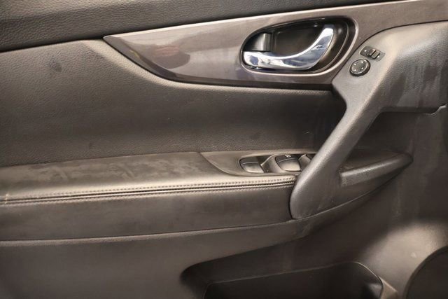 Used 2020 Nissan Rogue SV image 10