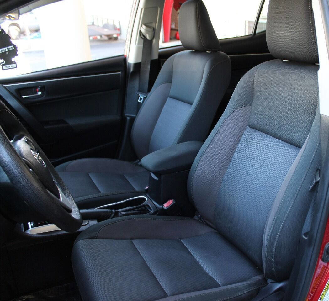 Used 2018 Toyota Corolla LE image 16