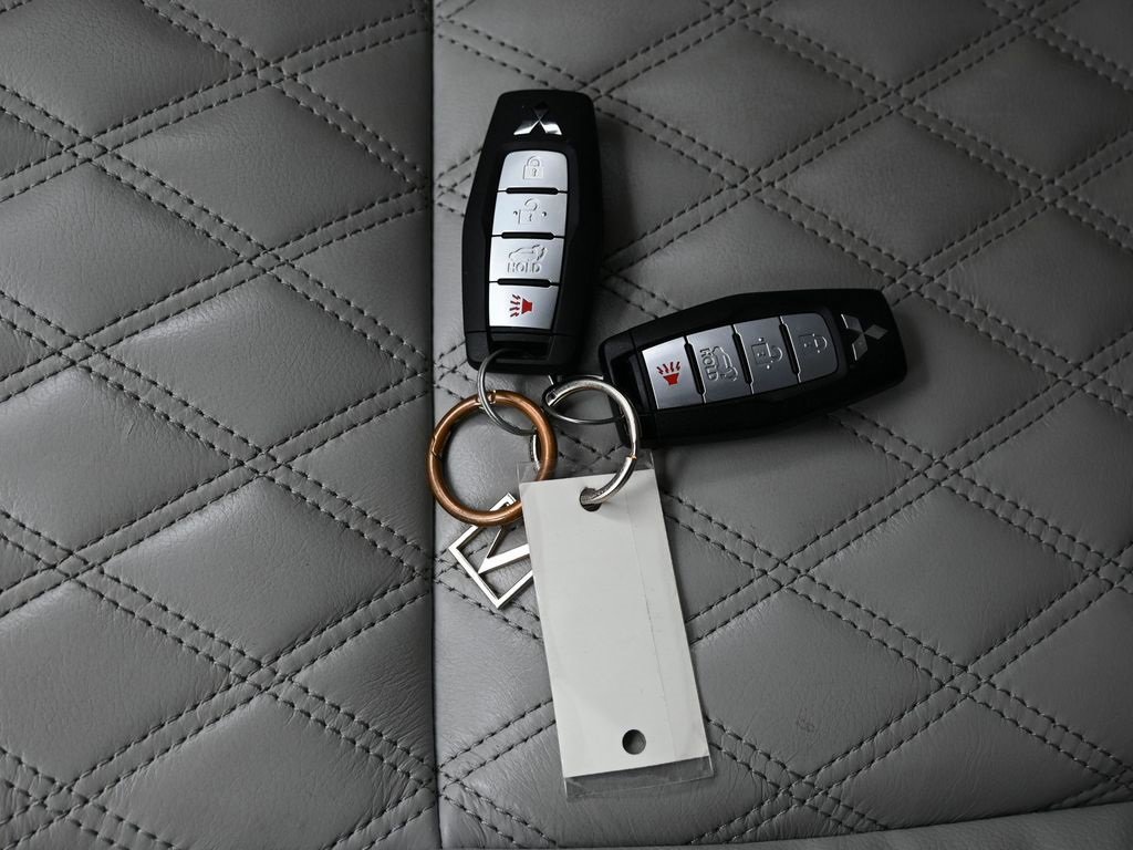 Used 2023 Mitsubishi Outlander SEL image 32