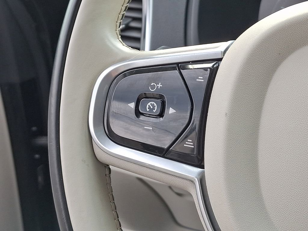 Used 2017 Volvo XC90 T6 Momentum w/ Vision Package image 24