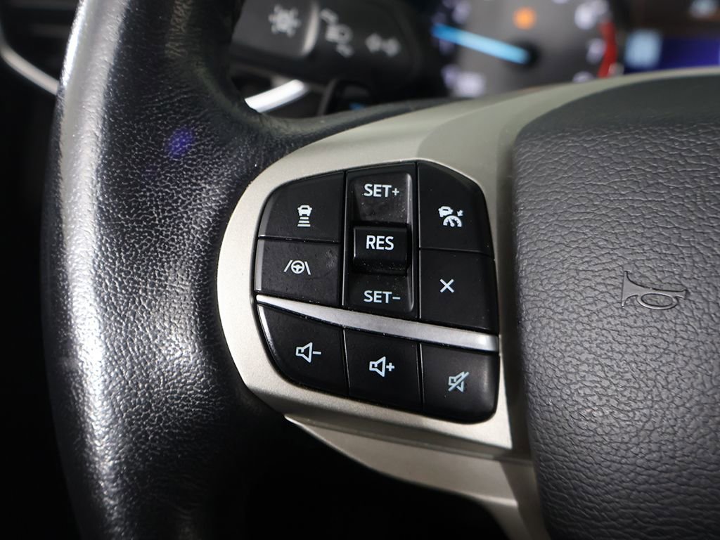 Used 2021 Ford Explorer XLT w/ Equipment Group 202A AWD/4WD image 40