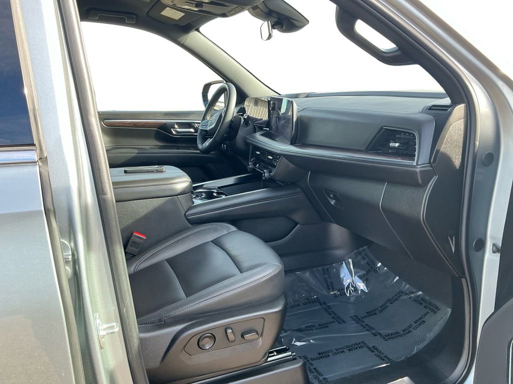 Used 2025 Chevrolet Tahoe LT image 16