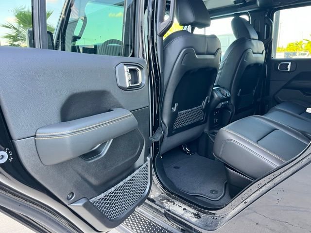 New 2025 Jeep Gladiator High Tide image 17