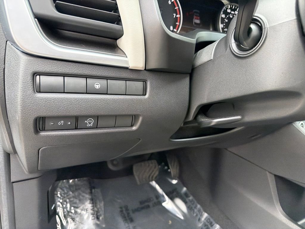 Used 2023 Nissan Rogue SV image 19