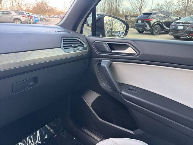 Used 2019 Volkswagen Tiguan SEL Premium R-Line w/ 3rd Row Seat Package image 23